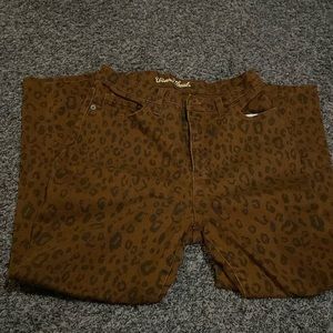 Women cheeta print jeans